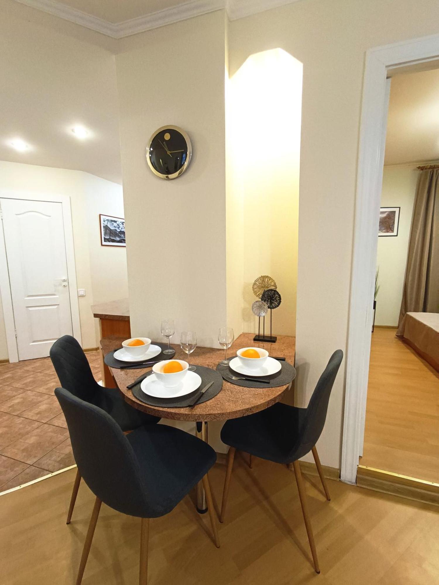 Two Bedroom Apartment In Old Town, Up To 6 Guests Riga Bagian luar foto